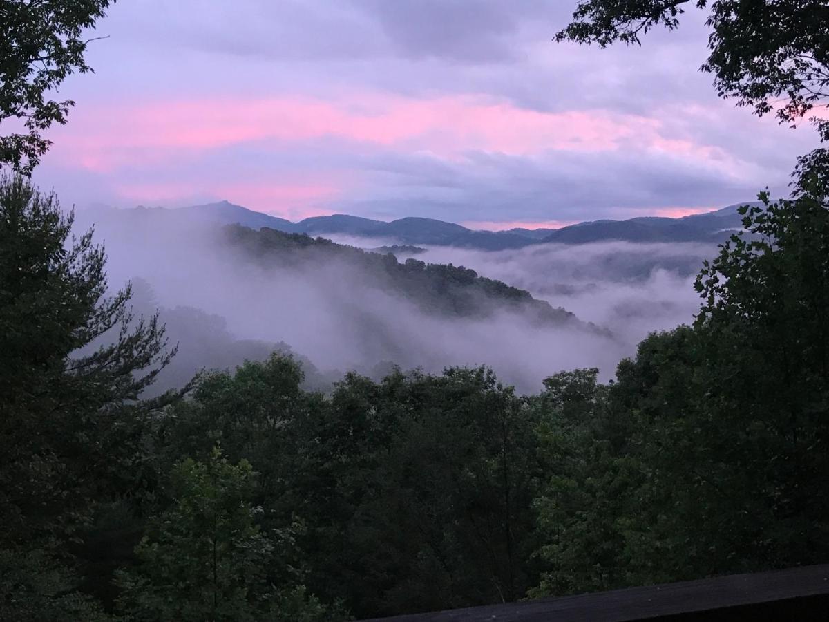 Lazy Bear Lodge Valle Crucis Exteriér fotografie